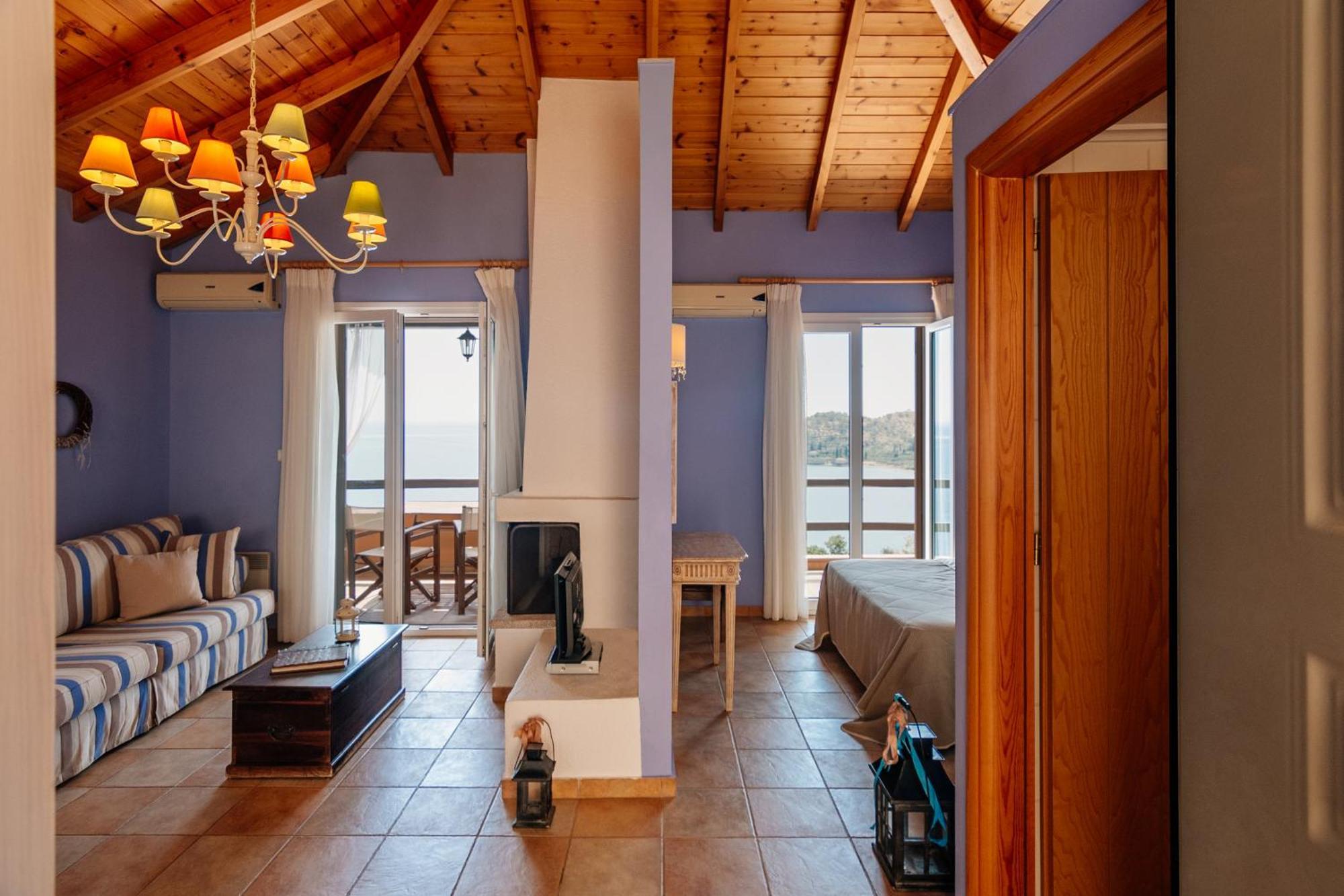 Apelon Tiritas Villas 利昂尼迪翁 外观 照片